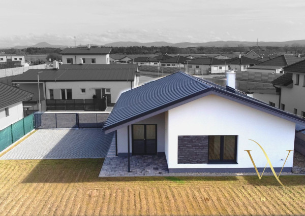 Na predaj krásny 4 izbový bungalov v obci Láb