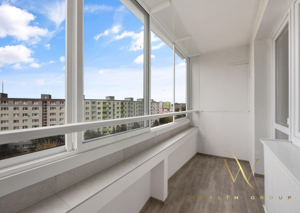 Priestranný veľkometrážny 3-izbový byt po kompletnej rekonštrukcii na predaj, Vigľašská ulica-Petržalka