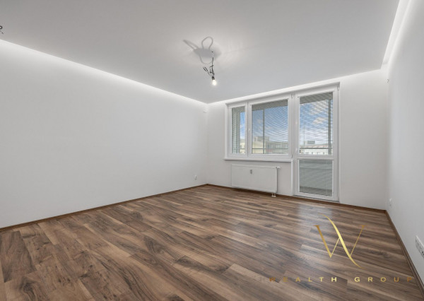 Priestranný veľkometrážny 3-izbový byt po kompletnej rekonštrukcii na predaj, Vigľašská ulica-Petržalka