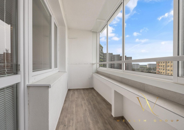 Priestranný veľkometrážny 3-izbový byt po kompletnej rekonštrukcii na predaj, Vigľašská ulica-Petržalka