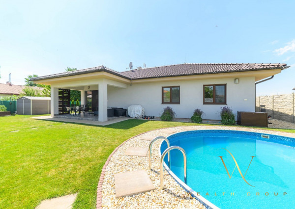 Na predaj krásny priestranný 4-izbový bungalov v obci Reca