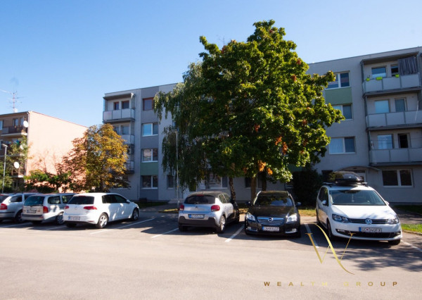 SENEC - na predaj 2 izbový byt v pôvodnom stave, v obľúbenej lokalite