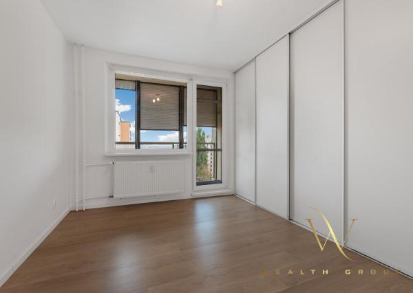 PREDANÝ - Wealth Group ponúka exkluzívne na predaj veľkometrážny 2-izbový byt v Senci na ul. Košická v Senci s krásnym výhľadom v centre mesta