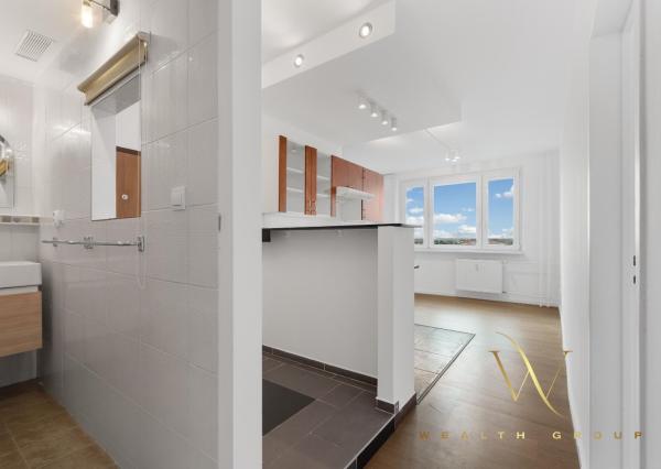 PREDANÝ - Wealth Group ponúka exkluzívne na predaj veľkometrážny 2-izbový byt v Senci na ul. Košická v Senci s krásnym výhľadom v centre mesta