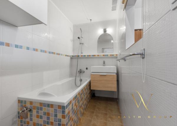 PREDANÝ - Wealth Group ponúka exkluzívne na predaj veľkometrážny 2-izbový byt v Senci na ul. Košická v Senci s krásnym výhľadom v centre mesta