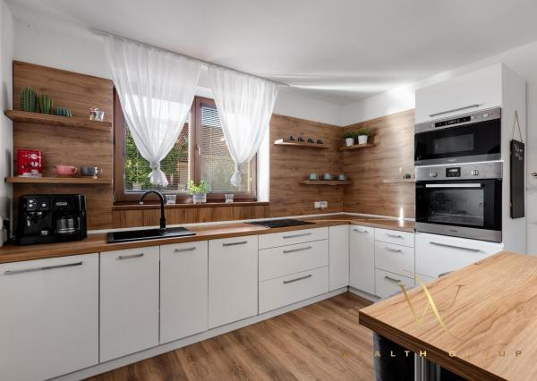 PREDANÝ - Wealth Group ponúka exkluzívne na predaj 5 izbový zariadený byt v meste Senec v tichom prostredí - ihneď voľný