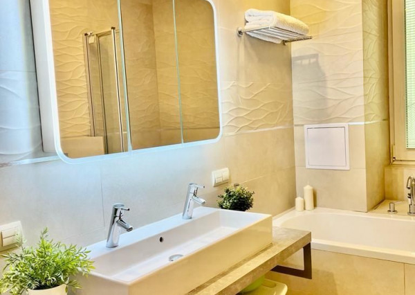 Na predaj  zrekonštruovaný  3 izbový byt, 2 kupelni  lokalita- Palisády