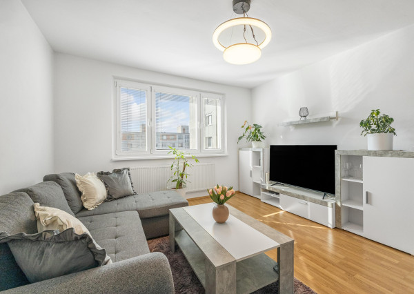 PREDANÝ - Wealth Group ponúka exkluzívne na predaj 3 - izbový byt v Bratislave v blízkosti Draždiaku a lesoparku, čiastočne zariadený s klimatizáciou