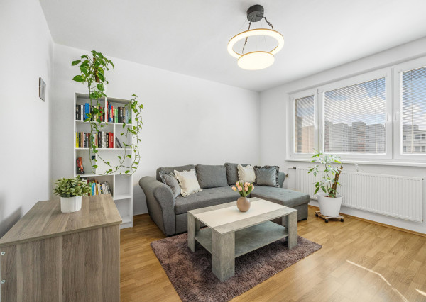 PREDANÝ - Wealth Group ponúka exkluzívne na predaj 3 - izbový byt v Bratislave v blízkosti Draždiaku a lesoparku, čiastočne zariadený s klimatizáciou