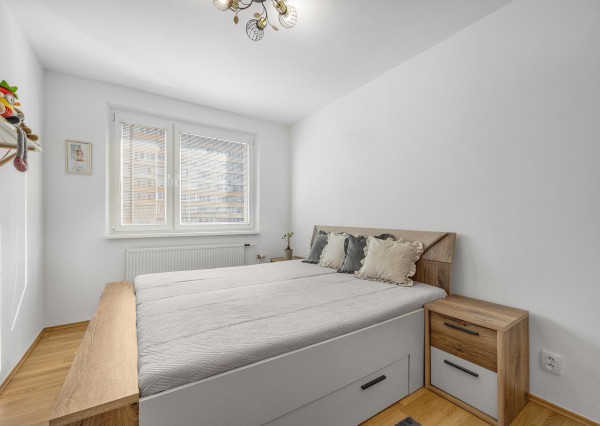 PREDANÝ - Wealth Group ponúka exkluzívne na predaj 3 - izbový byt v Bratislave v blízkosti Draždiaku a lesoparku, čiastočne zariadený s klimatizáciou