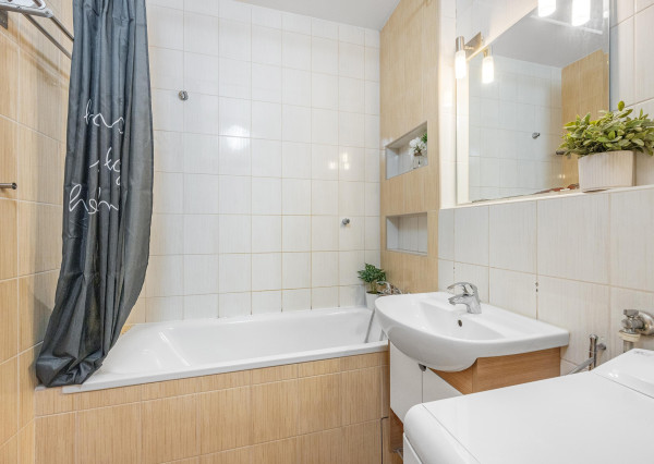 PREDANÝ - Wealth Group ponúka exkluzívne na predaj 3 - izbový byt v Bratislave v blízkosti Draždiaku a lesoparku, čiastočne zariadený s klimatizáciou