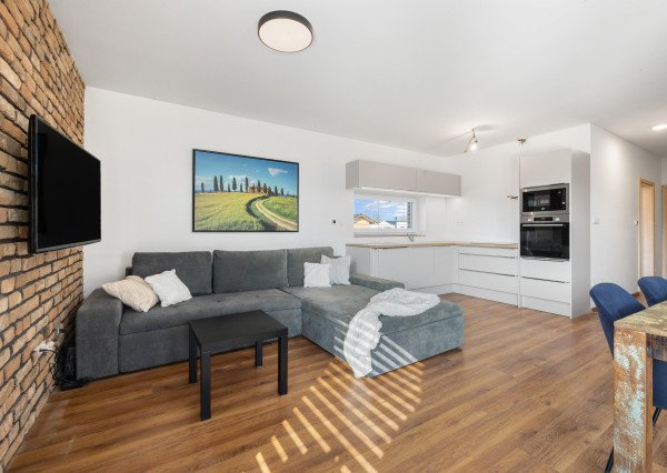 REZERVOVANÉ Nová Dedinka, okr. Senec – NA PREDAJ NOVOSTAVBA - priestranný, samostatne stojací, tehlový  4 izbový rodinný dom (bungalov) v obľúbenom projekte Lastovičky