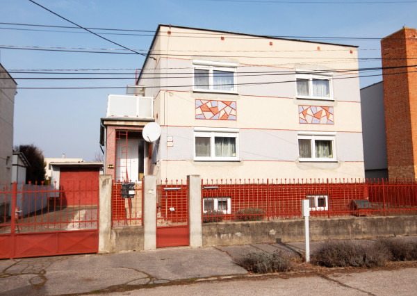 Galanta – NA PREDAJ veľký, trojpodlažný 7 izbový rodinný dom