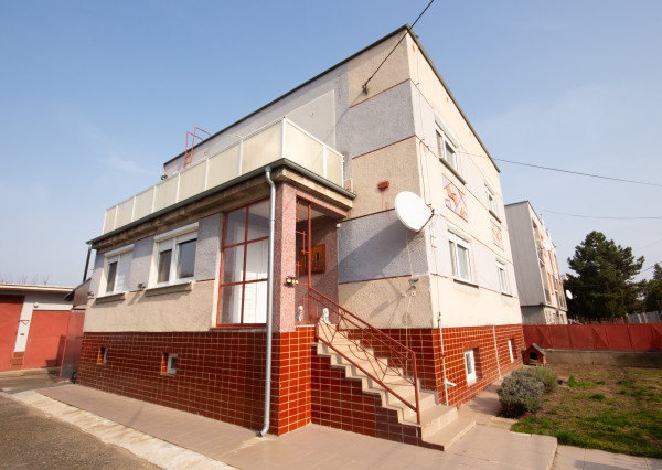 Galanta – NA PREDAJ veľký, trojpodlažný 7 izbový rodinný dom