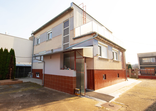 Galanta – NA PREDAJ veľký, trojpodlažný 7 izbový rodinný dom