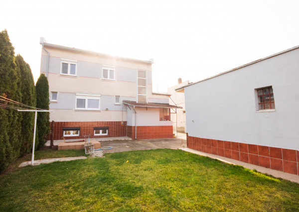 Galanta – NA PREDAJ veľký, trojpodlažný 7 izbový rodinný dom