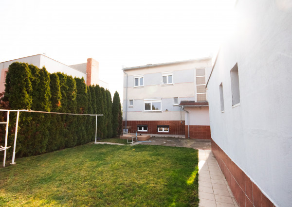 Galanta – NA PREDAJ veľký, trojpodlažný 7 izbový rodinný dom