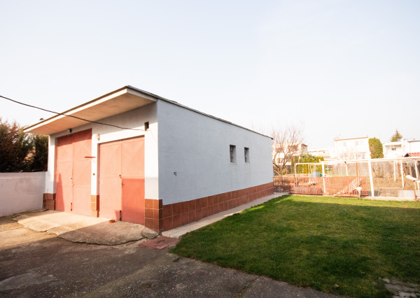 Galanta – NA PREDAJ veľký, trojpodlažný 7 izbový rodinný dom