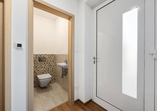 Senec, Nová Dedinka – NA PREDAJ NOVOSTAVBA - priestranný, samostatne stojací, tehlový  4 izbový rodinný dom (bungalov) v obľúbenom projekte Lastovičky