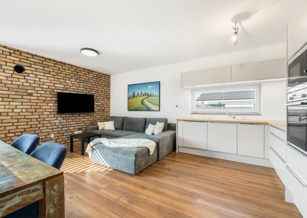 Senec, Nová Dedinka – NA PREDAJ NOVOSTAVBA - priestranný, samostatne stojací, tehlový  4 izbový rodinný dom (bungalov) v obľúbenom projekte Lastovičky