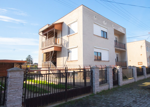 Veľké Úľany, okr. Galanta – NA PREDAJ samostatne stojací 5 izbový rodinný dom, v pôvodnom stave v centre obce