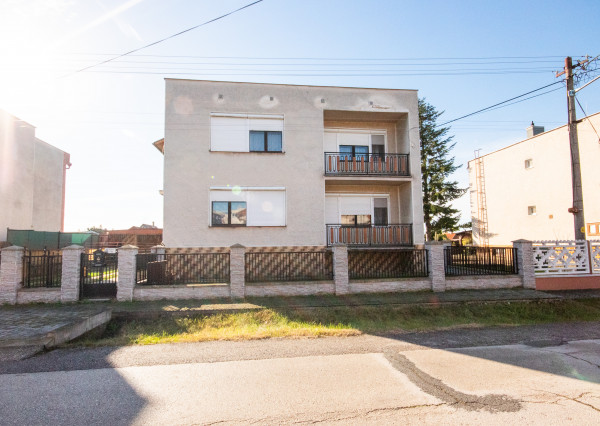 Veľké Úľany, okr. Galanta – NA PREDAJ samostatne stojací 5 izbový rodinný dom, v pôvodnom stave v centre obce