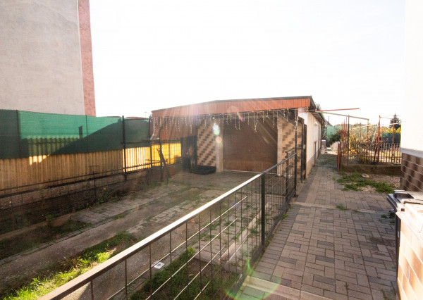 Veľké Úľany, okr. Galanta – NA PREDAJ samostatne stojací 5 izbový rodinný dom, v pôvodnom stave v centre obce