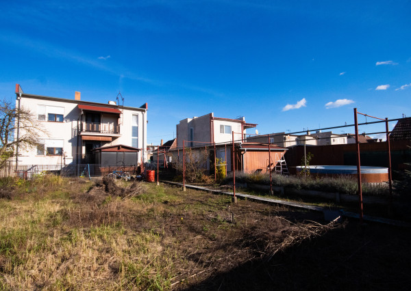 Veľké Úľany, okr. Galanta – NA PREDAJ samostatne stojací 5 izbový rodinný dom, v pôvodnom stave v centre obce