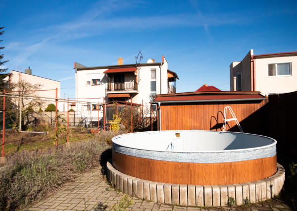 Veľké Úľany, okr. Galanta – NA PREDAJ samostatne stojací 5 izbový rodinný dom, v pôvodnom stave v centre obce