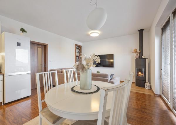 REZERVOVANÝ - Wealth Group ponúka exkluzívne na predaj 3 izbový mezonet v Marianke, s dvoma balkónmi a parkovacím miestom