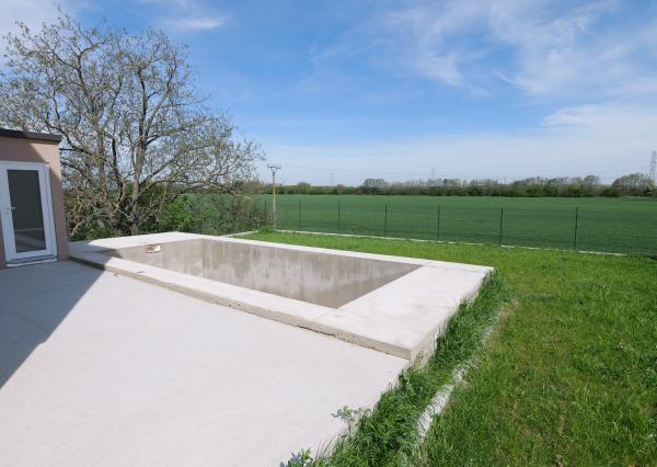 Wealth Group ponúka exkluzívne na predaj veľkorysú novostavbu samostatne stojaceho 6 izbového rodinného domu v obci Zavar