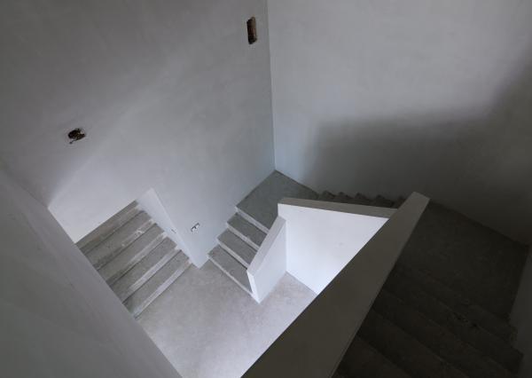 Wealth Group ponúka exkluzívne na predaj veľkorysú novostavbu samostatne stojaceho 6 izbového rodinného domu v obci Zavar