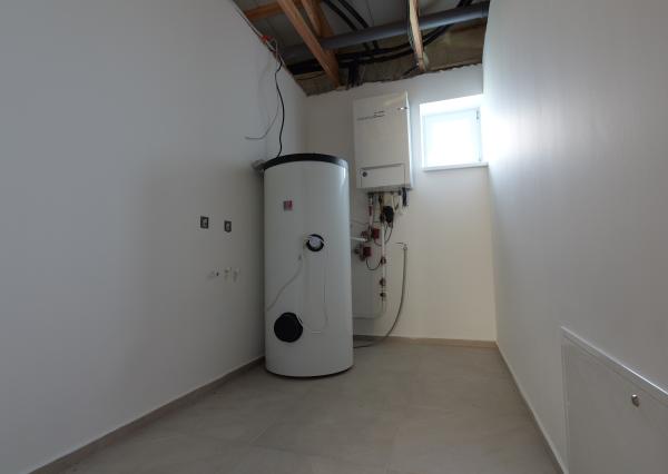 Wealth Group ponúka exkluzívne na predaj veľkorysú novostavbu samostatne stojaceho 6 izbového rodinného domu v obci Zavar