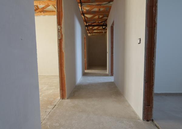 Wealth Group ponúka exkluzívne na predaj veľkorysú novostavbu samostatne stojaceho 6 izbového rodinného domu v obci Zavar