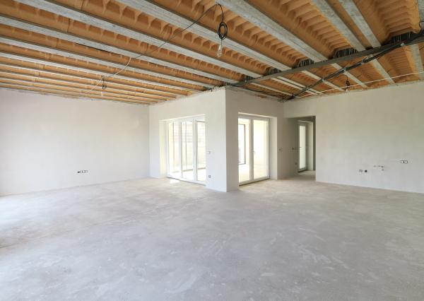 Wealth Group ponúka exkluzívne na predaj veľkorysú novostavbu samostatne stojaceho 6 izbového rodinného domu v obci Zavar