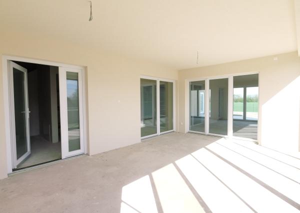 Wealth Group ponúka exkluzívne na predaj veľkorysú novostavbu samostatne stojaceho 6 izbového rodinného domu v obci Zavar