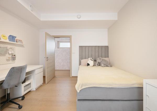 Luxusný 5-izbový rodinný dom s pozemkom o výmere 1560 m² na predaj, Trnava-Modranka