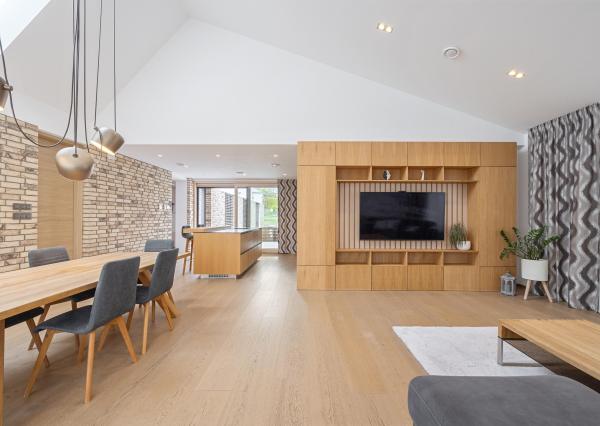 Luxusný 5-izbový rodinný dom s pozemkom o výmere 1560 m² na predaj, Trnava-Modranka