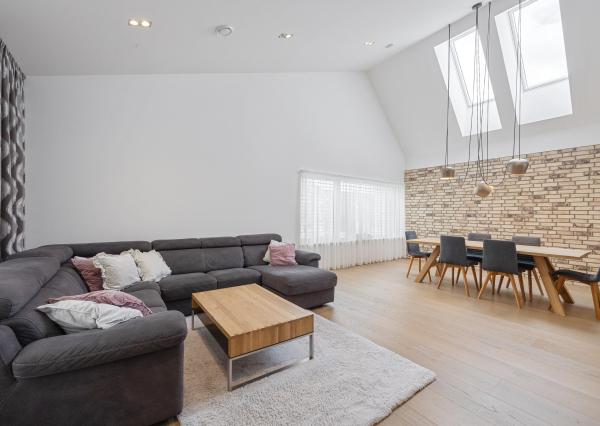 Luxusný 5-izbový rodinný dom s pozemkom o výmere 1560 m² na predaj, Trnava-Modranka