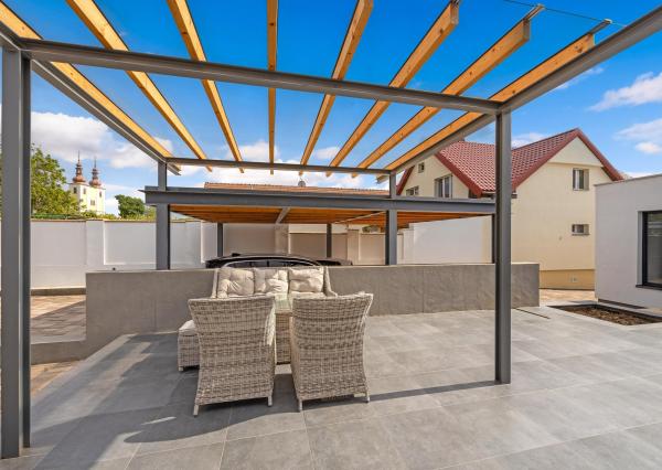 Luxusný 5-izbový rodinný dom s pozemkom o výmere 1560 m² na predaj, Trnava-Modranka