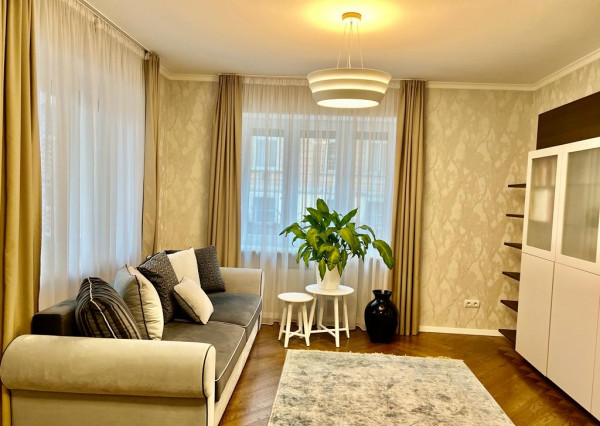 REZERVOVANÝ Na predaj zrekonštruovaný 3 izbový byt, 2 kúpelne, lokalita- Palisády, Staré Mesto