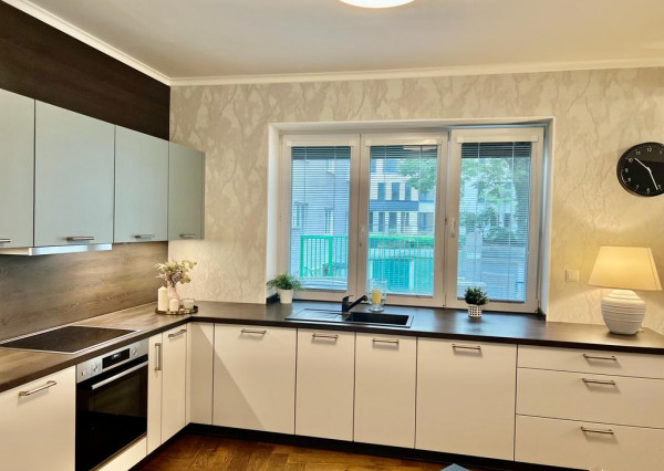 REZERVOVANÝ Na predaj zrekonštruovaný 3 izbový byt, 2 kúpelne, lokalita- Palisády, Staré Mesto