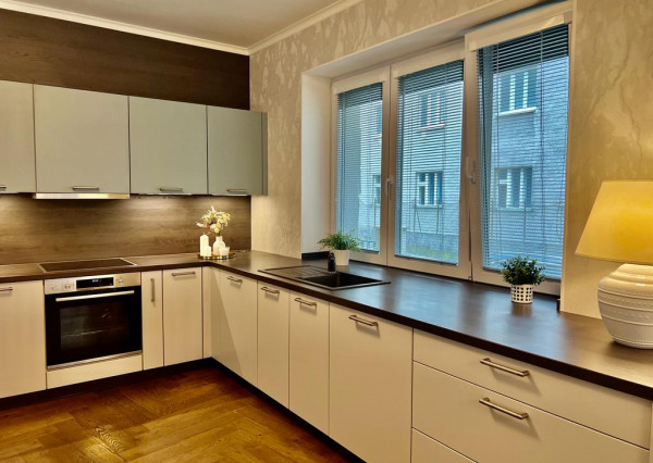 REZERVOVANÝ Na predaj zrekonštruovaný 3 izbový byt, 2 kúpelne, lokalita- Palisády, Staré Mesto