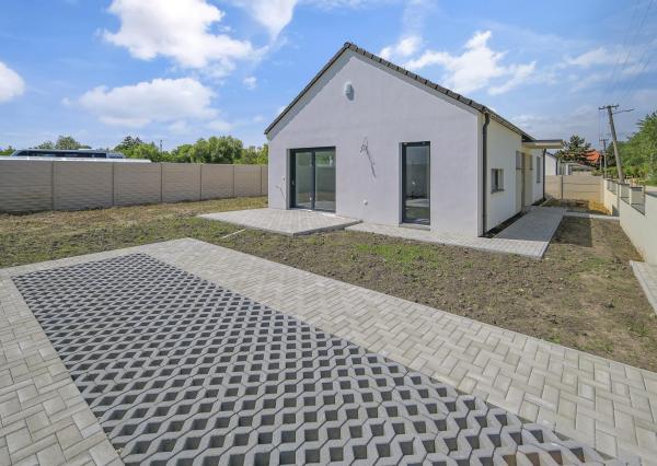 Jelka, okr. GA – POSLEDNÉ 2 RD VOĽNÉ! na predaj SKOLAUDOVANÉ samostatné, tehlové novostavby 4 izbových RD