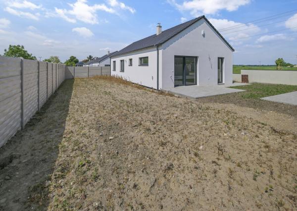 Jelka, okr. GA – POSLEDNÉ 2 RD VOĽNÉ! na predaj SKOLAUDOVANÉ samostatné, tehlové novostavby 4 izbových RD