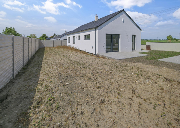 Jelka, okr. GA – POSLEDNÉ 2 RD VOĽNÉ! na predaj SKOLAUDOVANÉ samostatné, tehlové novostavby 4 izbových RD