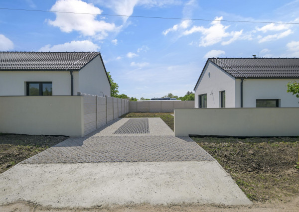 Jelka, okr. GA – POSLEDNÉ 2 RD VOĽNÉ! na predaj SKOLAUDOVANÉ samostatné, tehlové novostavby 4 izbových RD