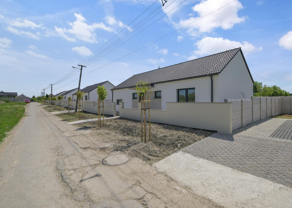 Jelka, okr. GA – POSLEDNÉ 2 RD VOĽNÉ! na predaj SKOLAUDOVANÉ samostatné, tehlové novostavby 4 izbových RD