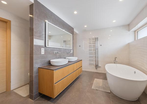 Luxusný 5-izbový rodinný dom s pozemkom o výmere 1560 m² na predaj, Trnava-Modranka