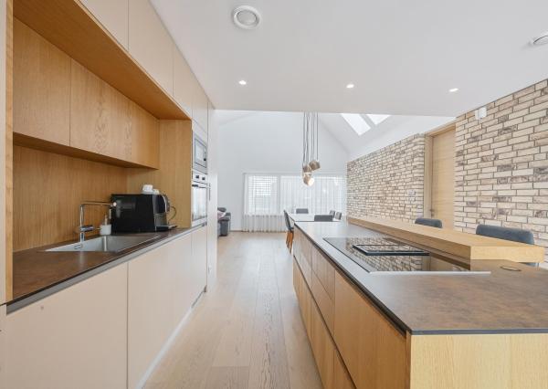 Luxusný 5-izbový rodinný dom s pozemkom o výmere 1560 m² na predaj, Trnava-Modranka